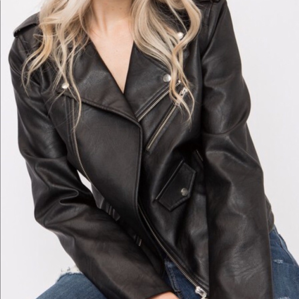 🌟HOST PICK🌟Moto Jacket In Faux Leather - Picture 2 of 8